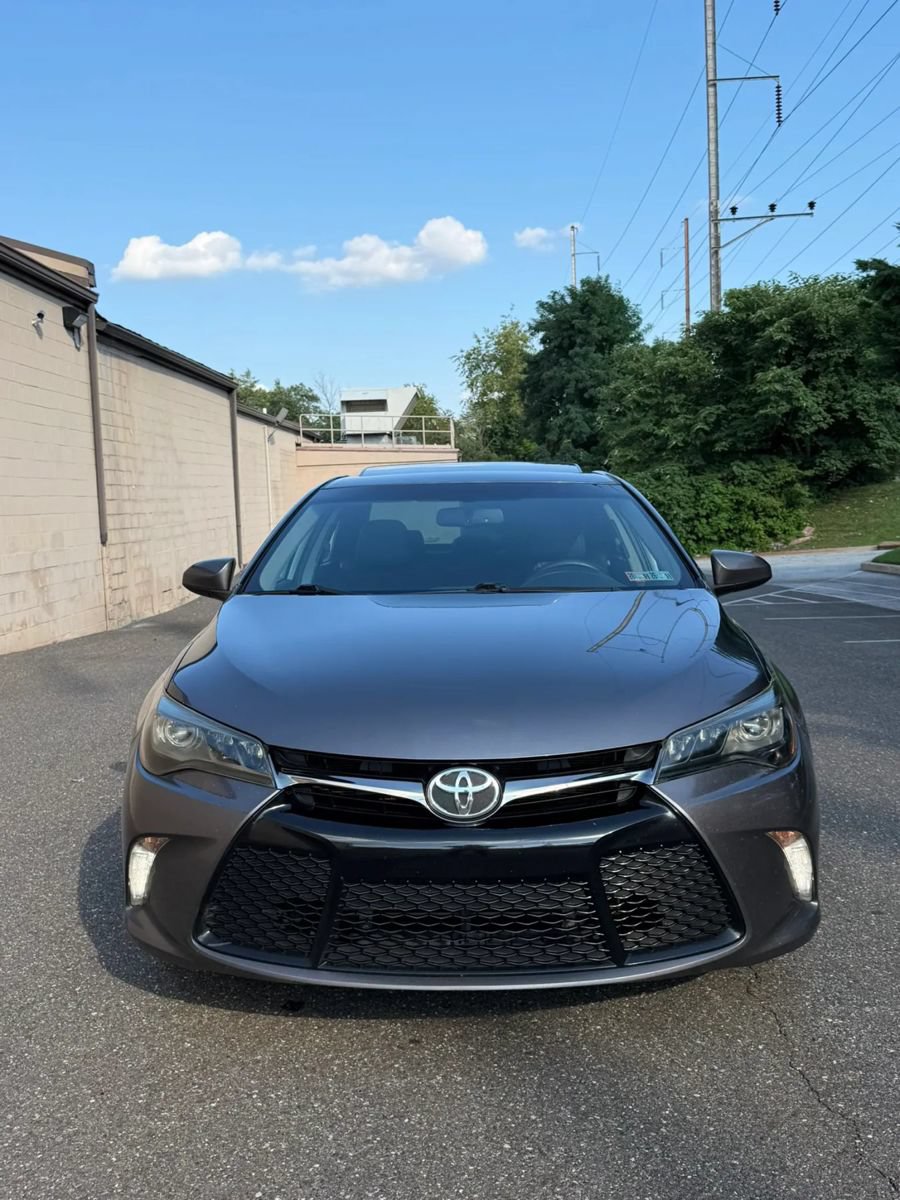 Used 2017 Toyota Camry XSE FWD image 2