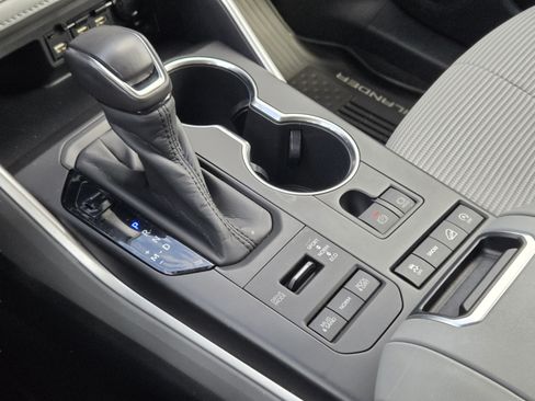 Used 2020 Toyota Highlander LE AWD/4WD image 18