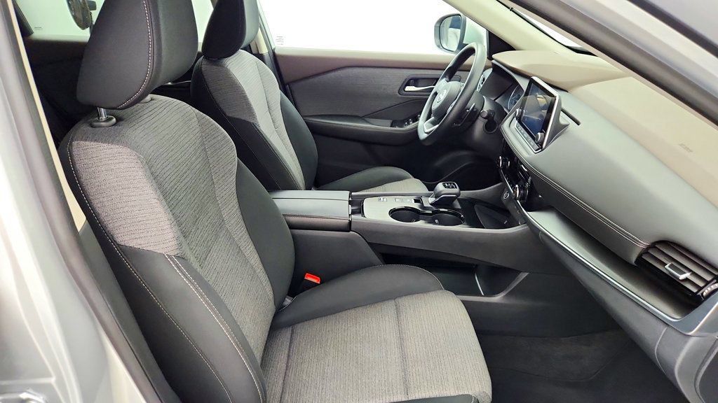 Used 2023 Nissan Rogue SV FWD image 23