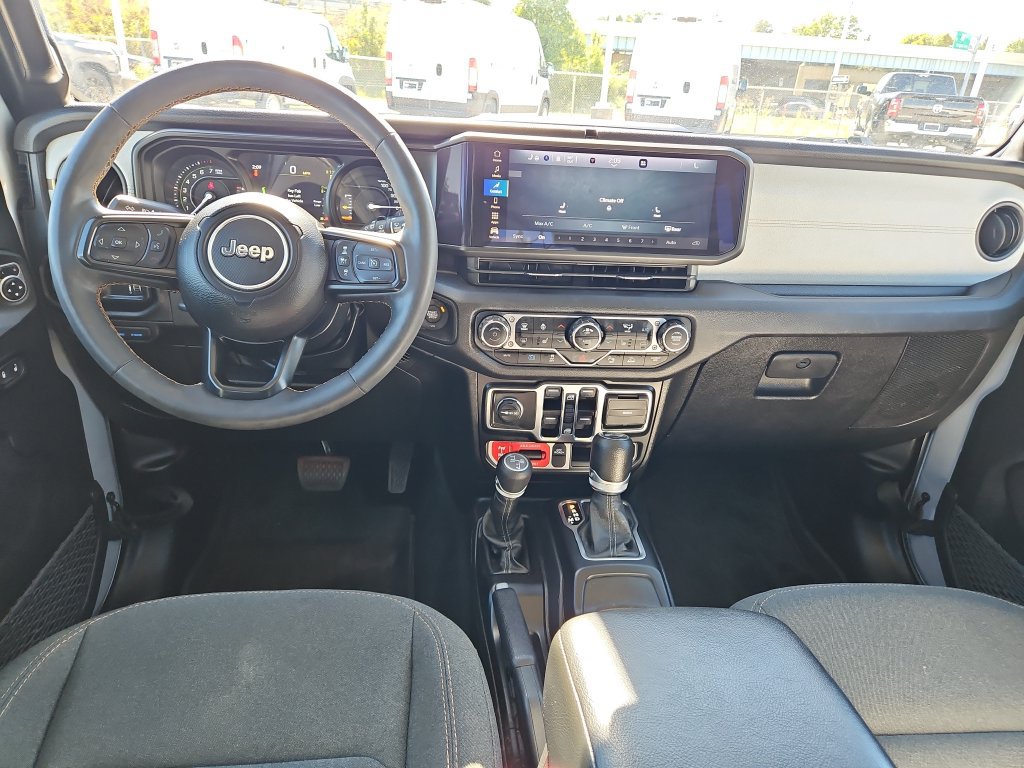 Used 2024 Jeep Wrangler Unlimited AWD/4WD image 10