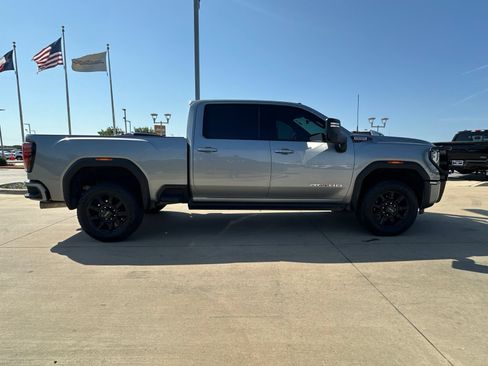 Used 2025 GMC Sierra 2500 AT4 w/ AT4 Premium Plus Package AWD/4WD image 16