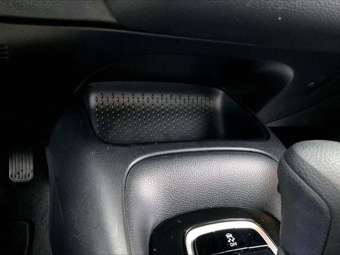 Used 2021 Toyota Corolla LE image 31