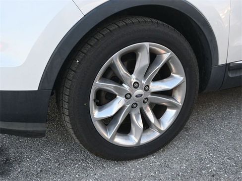 Used 2014 Ford Explorer XLT w/ Equipment Group 202A image 7