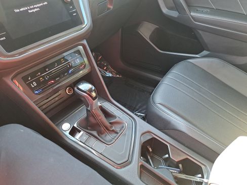 Used 2024 Volkswagen Tiguan SE FWD image 26