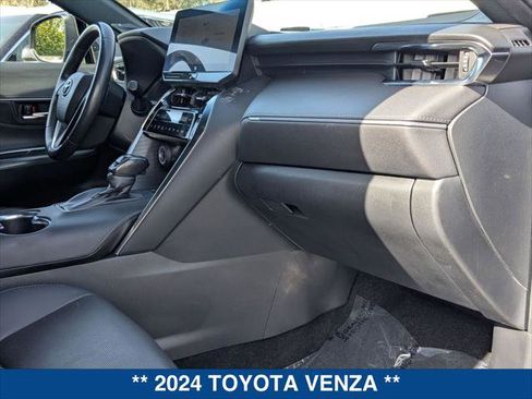 Used 2024 Toyota Venza Limited image 23