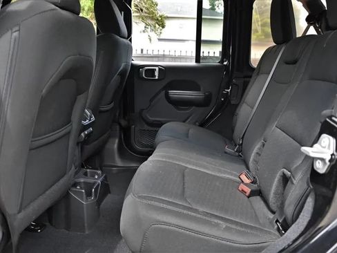 Used 2018 Jeep Wrangler Unlimited Sport S AWD/4WD image 17