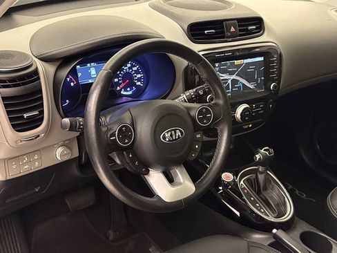 Used 2017 Kia Soul + w/ Primo Package FWD image 19