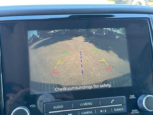 Used 2024 Nissan Titan SV w/ SV Convenience Package image 27