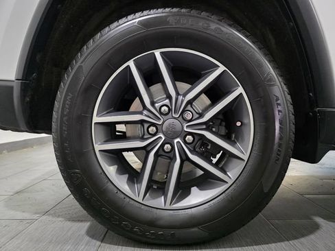 Used 2020 Jeep Grand Cherokee Limited AWD/4WD image 24