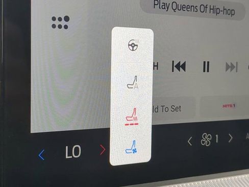 Used 2025 Ford Explorer Platinum w/ LUX Leather Package image 23