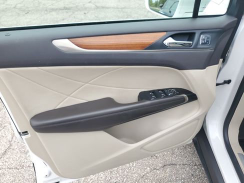 Used 2017 Lincoln MKC Select w/ Select Plus Package AWD/4WD image 10