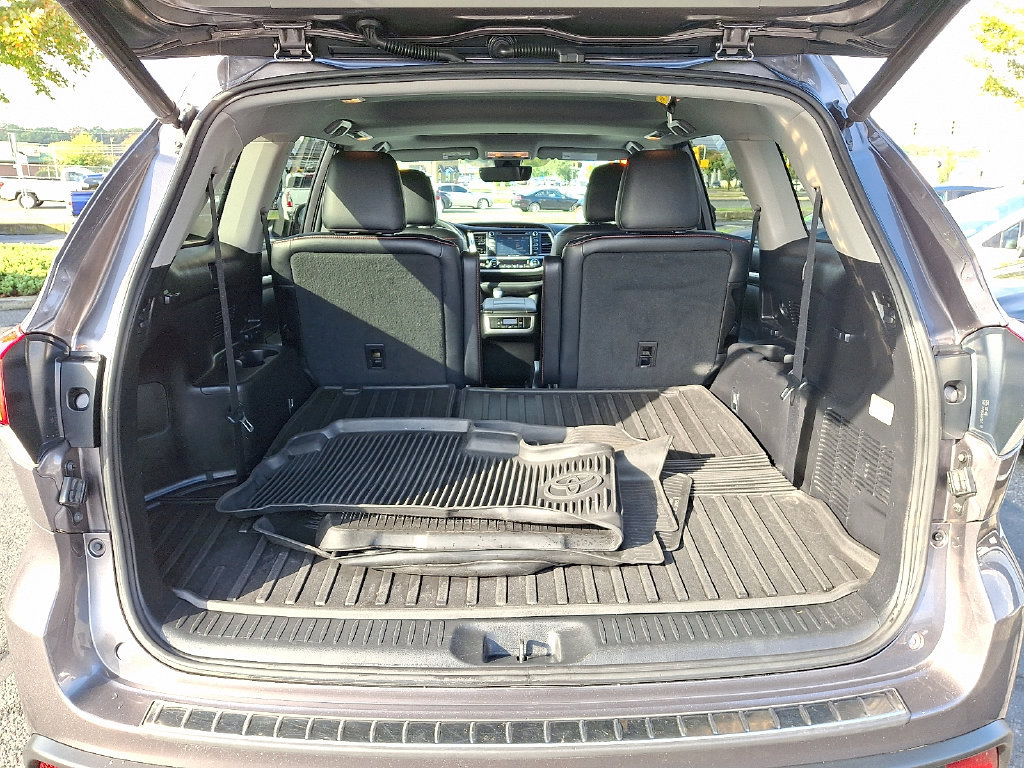 Certified 2019 Toyota Highlander SE AWD/4WD image 30