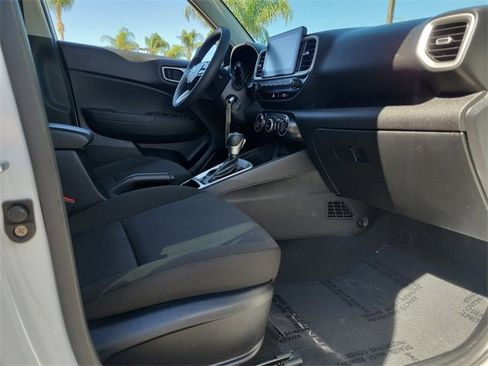 Used 2023 Hyundai Venue SE image 20
