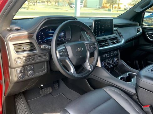 Used 2024 Chevrolet Tahoe Z71 w/ Luxury Package image 17