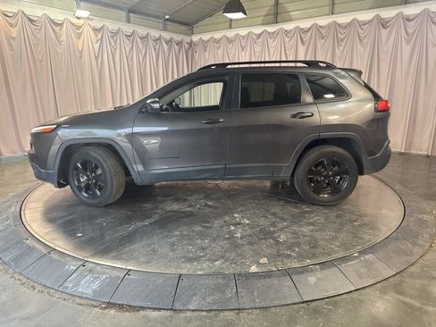 Used 2018 Jeep Cherokee Latitude w/ Altitude Package image 8