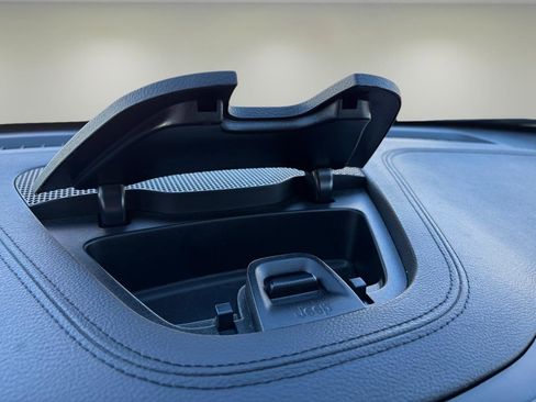 Used 2019 Jeep Cherokee Limited image 26