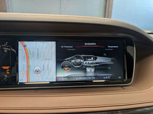 Used 2017 Mercedes-Benz S 550 Sedan image 25