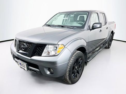 Used 2021 Nissan Frontier SV image 3