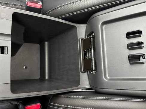 Used 2025 Nissan Frontier SL image 20