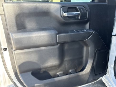 Used 2023 Chevrolet Silverado 1500 Custom image 3