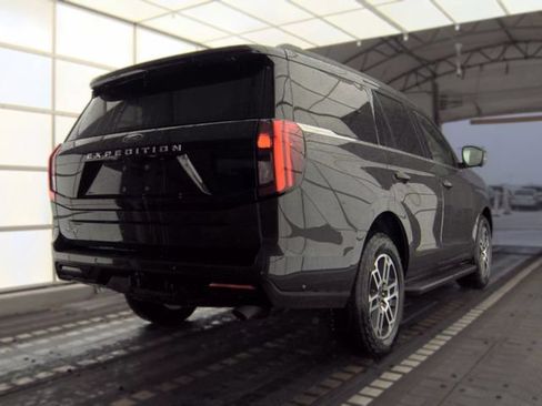 Used 2025 Ford Expedition Active AWD/4WD image 4