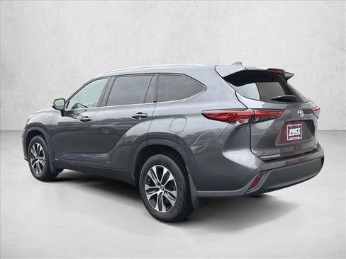 Certified 2022 Toyota Highlander XLE image 7