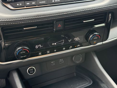 Used 2021 Nissan Rogue SV image 22