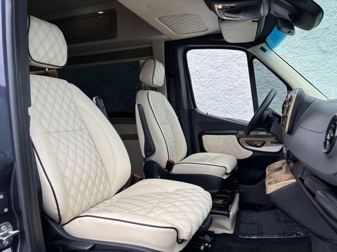 Used 2021 Mercedes-Benz Sprinter 2500 image 21