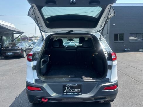 Used 2016 Jeep Cherokee Trailhawk w/ Leather Interior Group AWD/4WD image 11