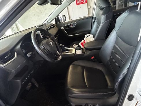 Used 2020 Toyota RAV4 Limited AWD/4WD image 5