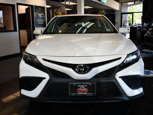Used 2023 Toyota Camry SE w/ Cold Weather Package FWD image 2