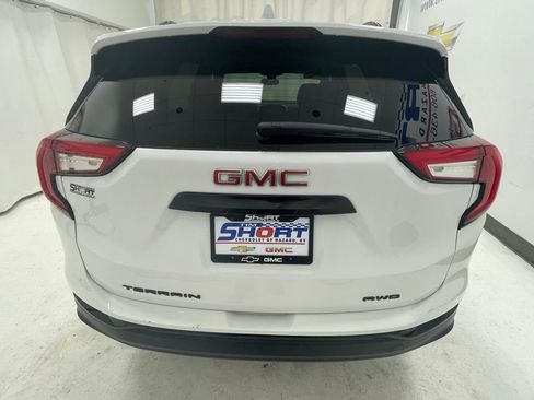 Used 2024 GMC Terrain SLE w/ Elevation Edition AWD/4WD image 5