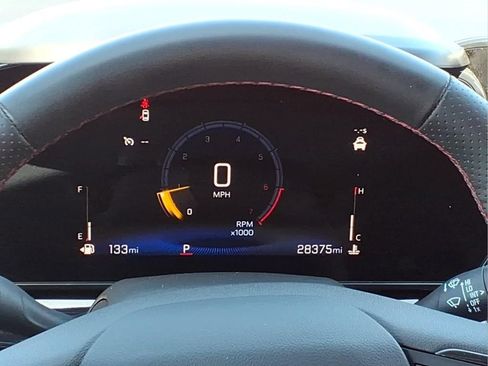 Used 2025 Chevrolet Trax RS FWD image 12