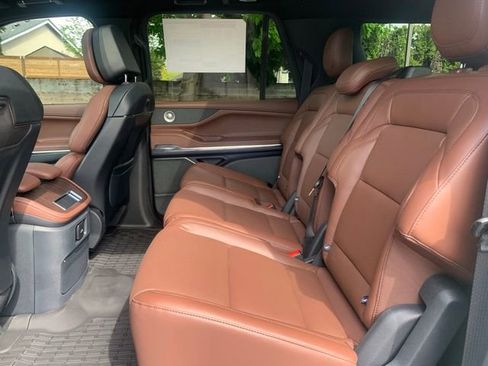 New 2026 Lincoln Navigator L Reserve AWD/4WD image 18