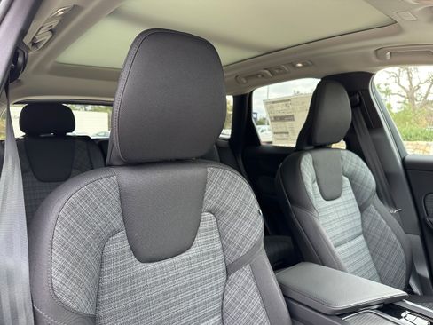 Certified 2025 Volvo XC60 B5 Core w/ Protection Package Premier AWD/4WD image 9