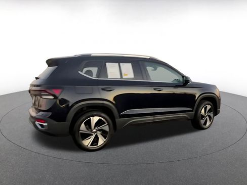 Used 2025 Volkswagen Taos SE image 12