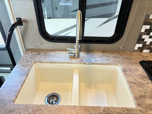 Used 2018 Ford E-450 and Econoline 450 Super Duty w/ Motorhome Prep Package RWD image 20