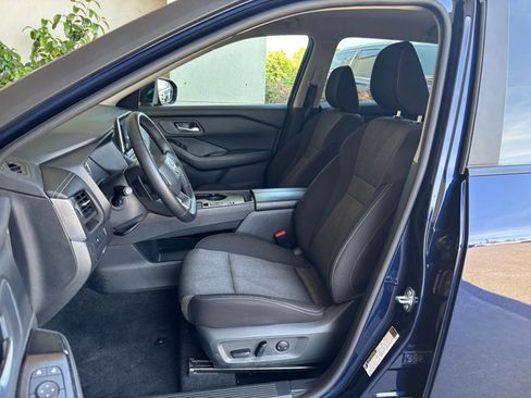 Used 2025 Nissan Rogue SV FWD image 38
