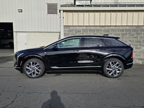 New 2026 Cadillac Optiq Luxury 1 image 3