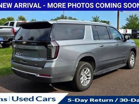 Used 2026 Chevrolet Suburban LT w/ Comfort Package AWD/4WD image 11
