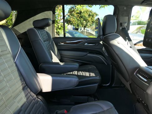 Certified 2023 Cadillac Escalade ESV Sport Platinum w/ Heavy-Duty Trailer Package image 25