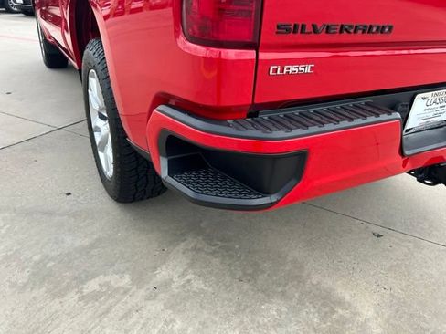 Used 2022 Chevrolet Silverado 1500 Custom w/ LPO, Dark Essentials Package RWD image 8