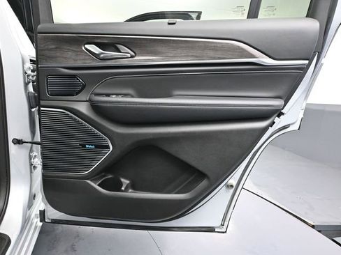 Used 2022 Jeep Grand Cherokee L Overland w/ Advanced Protech Group III image 53