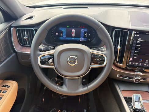 Used 2023 Volvo XC60 B5 Ultimate w/ Climate Package image 17