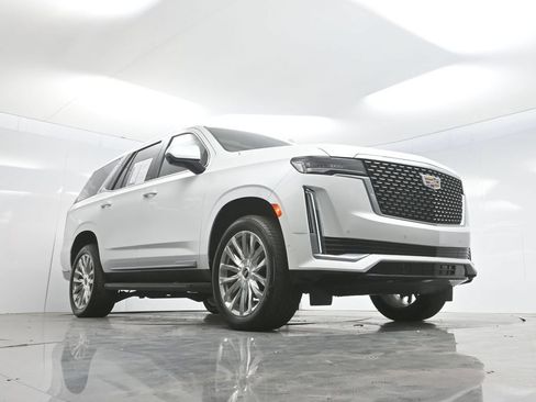Used 2022 Cadillac Escalade Premium Luxury AWD/4WD image 66