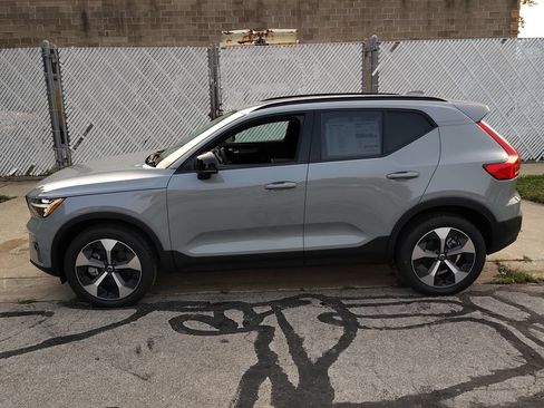 New 2026 Volvo XC40 B5 Plus w/ Protection Package Premier AWD/4WD image 7