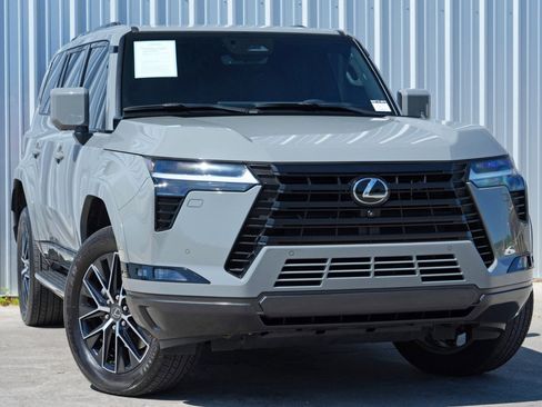 Used 2024 Lexus GX 550 w/ Cold Area Package image 4