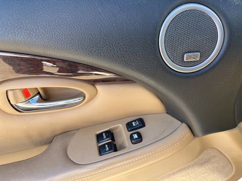 Used 2010 Lexus SC 430 Convertible image 9