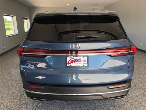 Used 2025 Buick Enclave Preferred AWD/4WD image 3