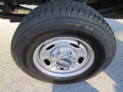 Used 2023 Ford F250 XL w/ XL Chrome Package image 12